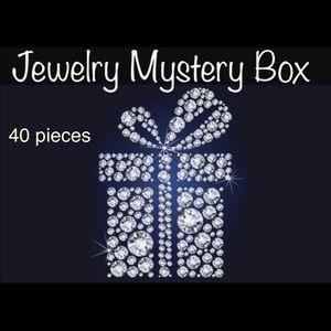 NEW Mystery box with 40 pieces jewelry/accessories